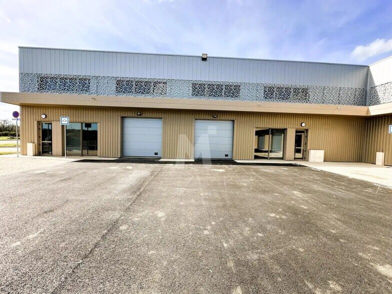 Flex in Marolles-en-Hurepoix for lease - Building Photo - Image 3 of 9
