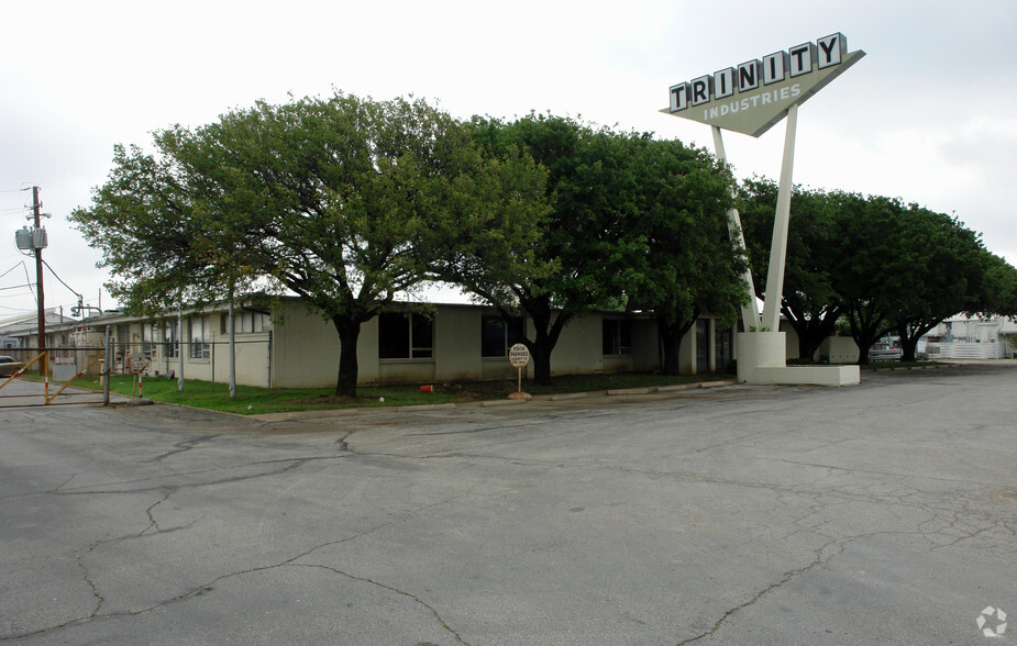 4001 Irving Blvd, Dallas, TX for sale - Primary Photo - Image 1 of 1