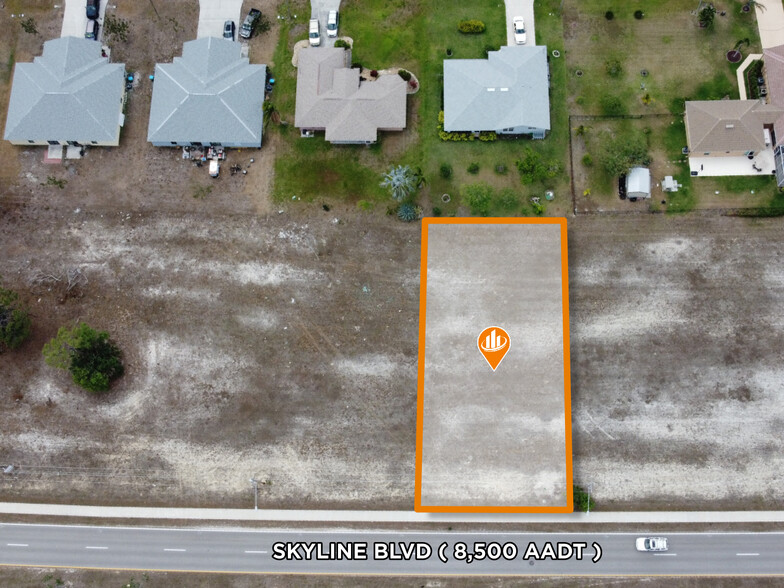 1022 Skyline blvd, Cape Coral, FL for sale - Primary Photo - Image 1 of 6