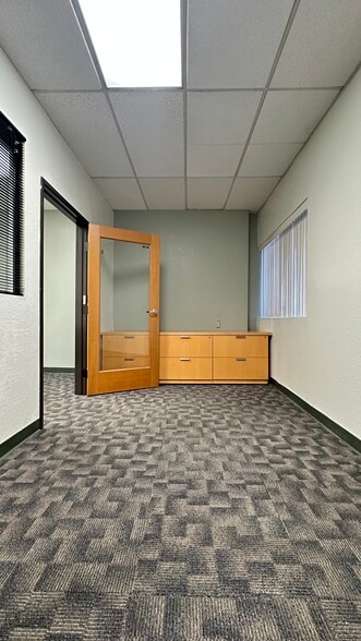 8242 W 3rd St, Los Angeles, CA for lease - Building Photo - Image 2 of 14