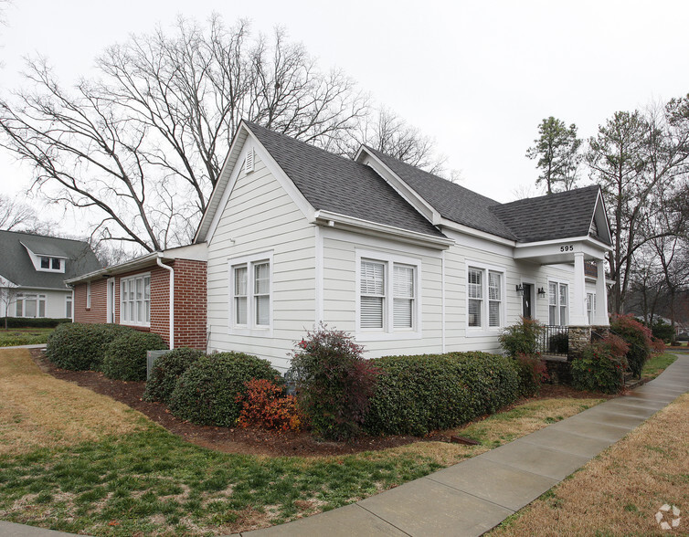 595 W Crossville Rd, Roswell, GA for sale - Primary Photo - Image 1 of 1