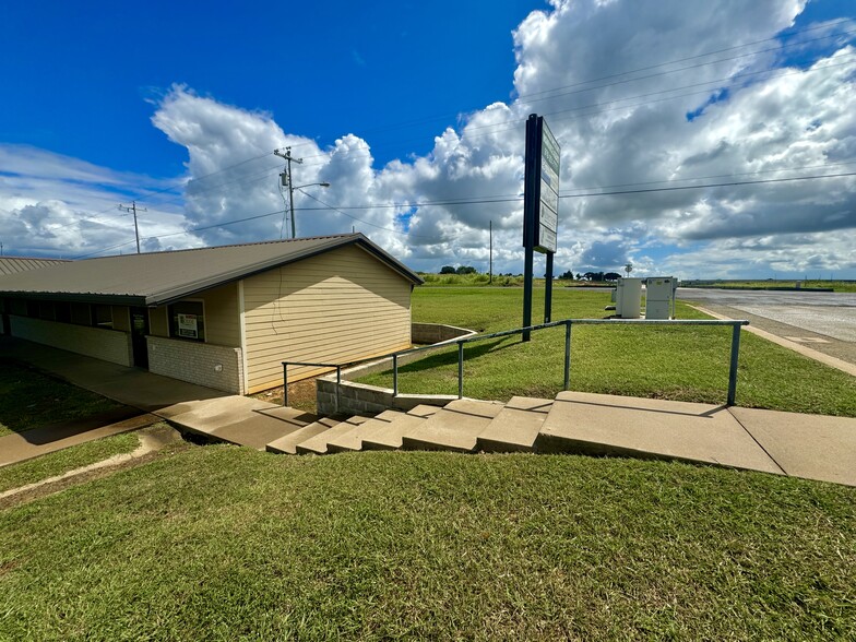 2554 Ryan St, Brenham, TX for lease - Building Photo - Image 3 of 6