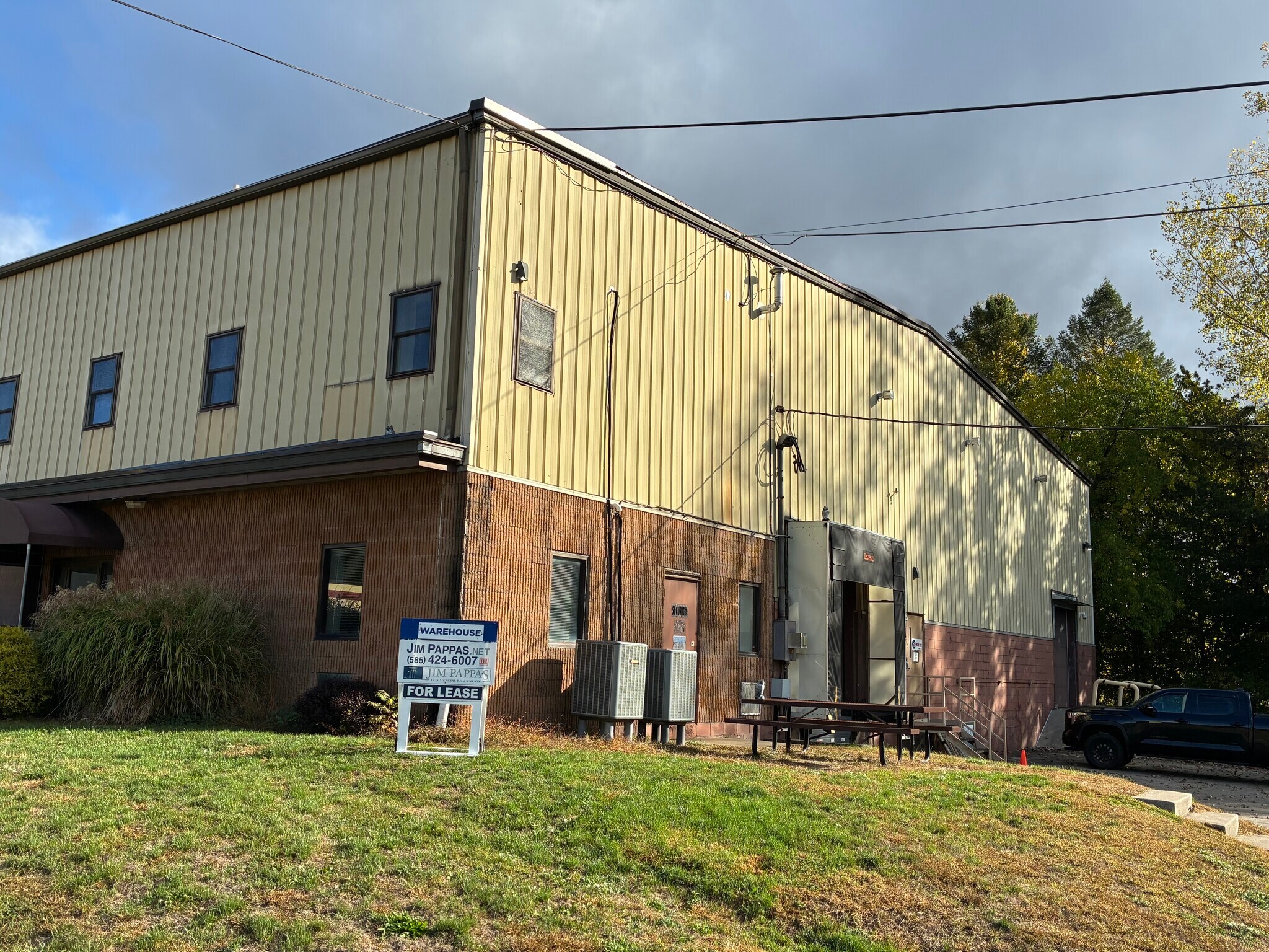 400 Mason Rd, Fairport, NY for lease Building Photo- Image 1 of 15