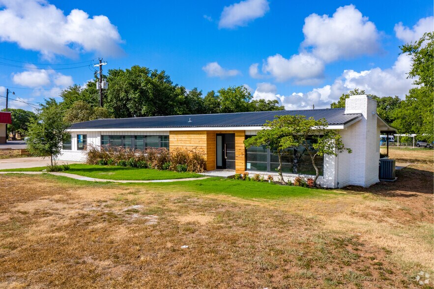 1705 10th St, Floresville, TX for sale - Primary Photo - Image 1 of 1