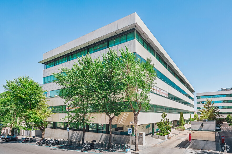 Calle Julián Camarillo, 4 C, Madrid, Madrid for lease - Building Photo - Image 3 of 18