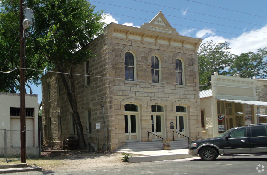 402 7th St, Comfort, TX for lease - Primary Photo - Image 1 of 7