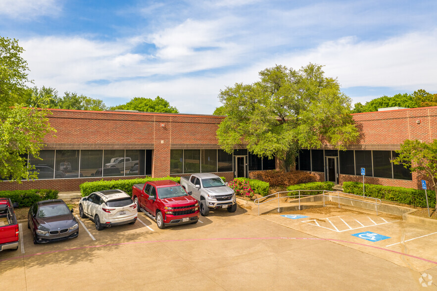 1340-1350 W Walnut Hill Ln, Irving, TX for lease - Building Photo - Image 2 of 10