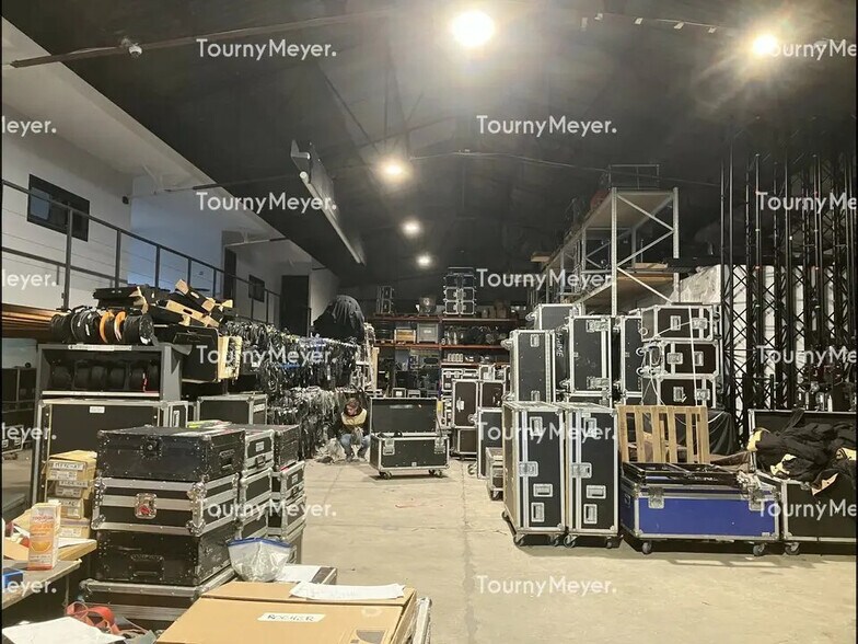 Flex in Mérignac for lease - Interior Photo - Image 3 of 6