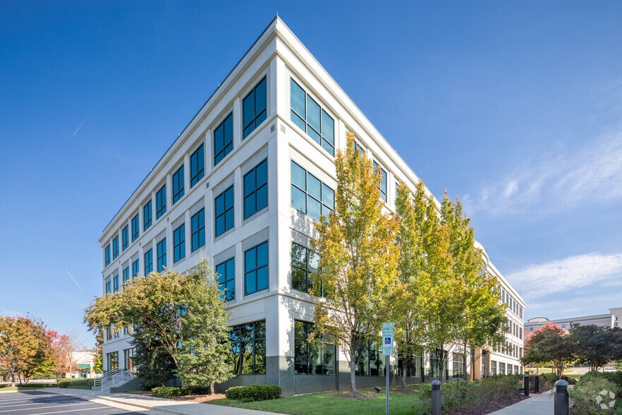 8010 Arco Corporate Dr, Raleigh, NC for lease - Building Photo - Image 2 of 10