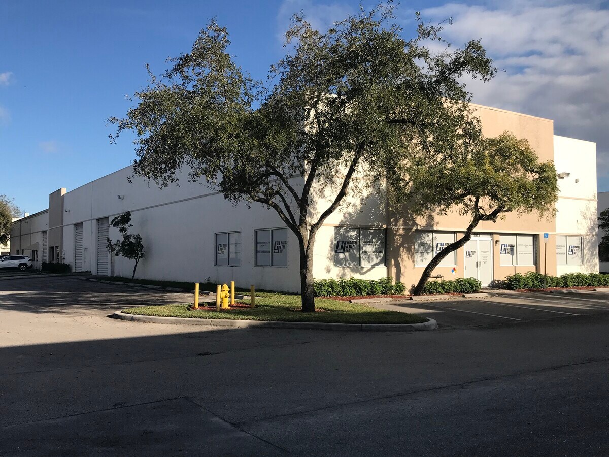 19131913A NW 40th Ct, Pompano Beach, FL 33064