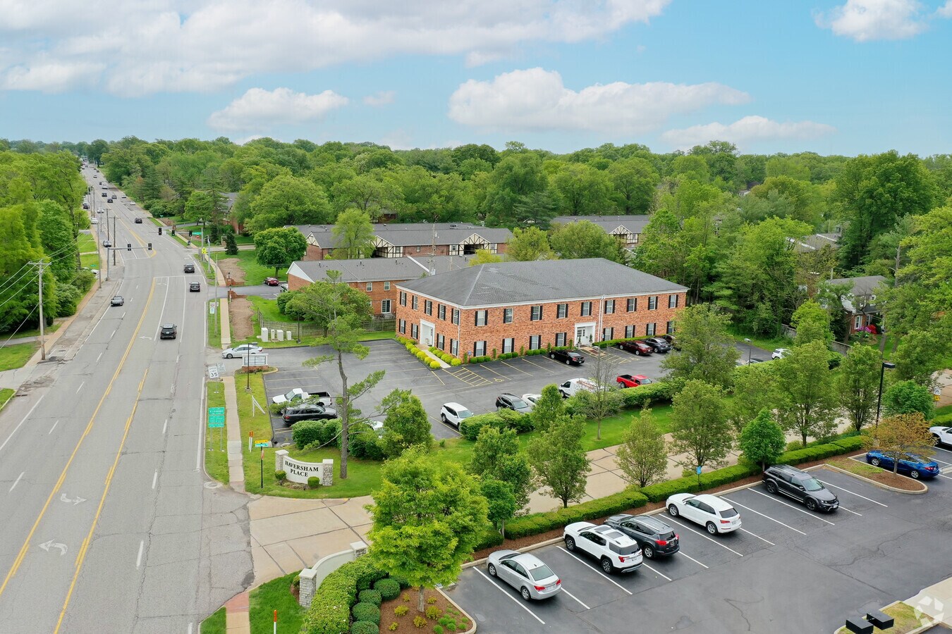 11600 Manchester Rd, Des Peres, MO 63131