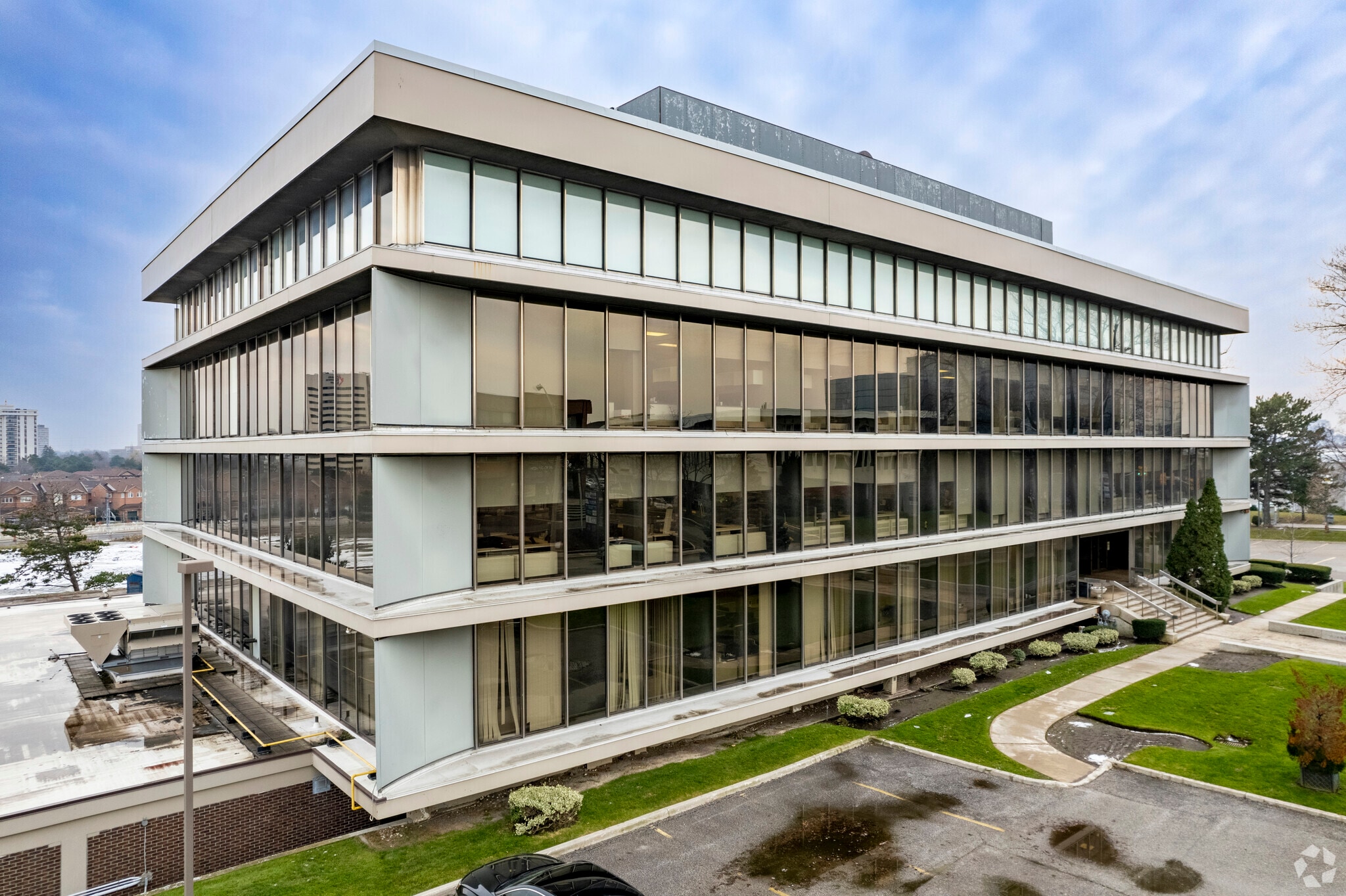 39 Wynford Dr, Toronto, ON for lease Primary Photo- Image 1 of 5