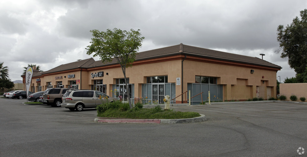 17250-17284 Foothill Blvd, Fontana, CA for lease - Building Photo - Image 1 of 3