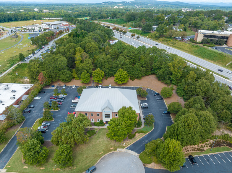 47 Airpark Ct, Greenville, SC for lease - Building Photo - Image 3 of 12