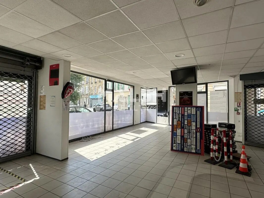 Retail in Villefranche-sur-Saône for sale Interior Photo- Image 1 of 8