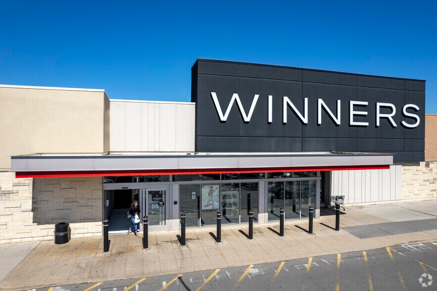 1151 Dundas St W, Mississauga, ON for lease - Building Photo - Image 3 of 6