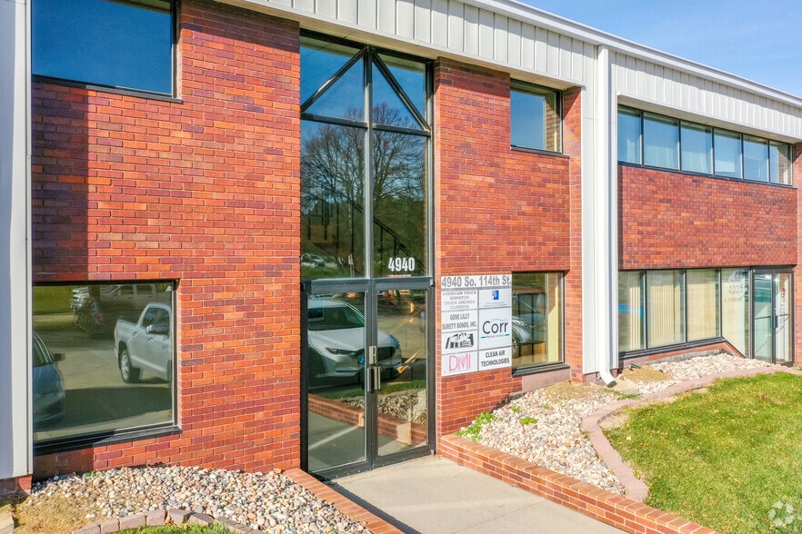 4928-4944 S 114th St, Omaha, NE for lease - Building Photo - Image 2 of 10