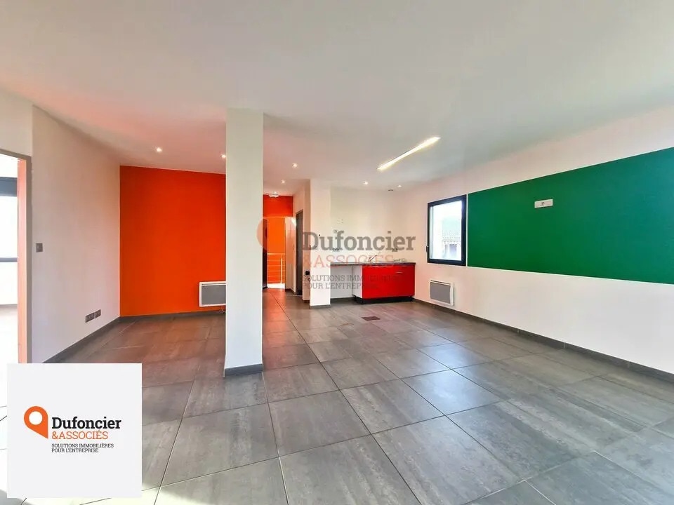 Office in Poitiers for lease Interior Photo- Image 1 of 6