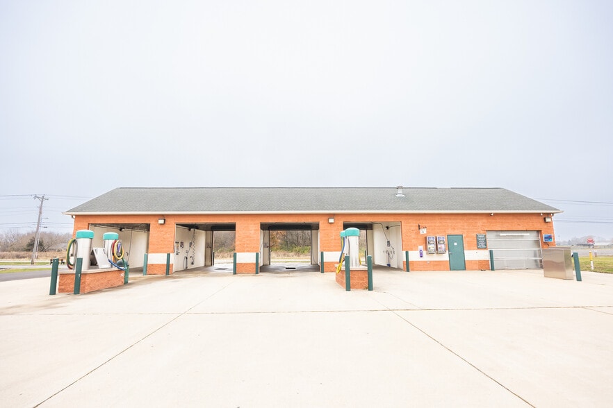 2 Car Wash-Portfolio portfolio of 2 properties for sale on LoopNet.com - Building Photo - Image 2 of 12