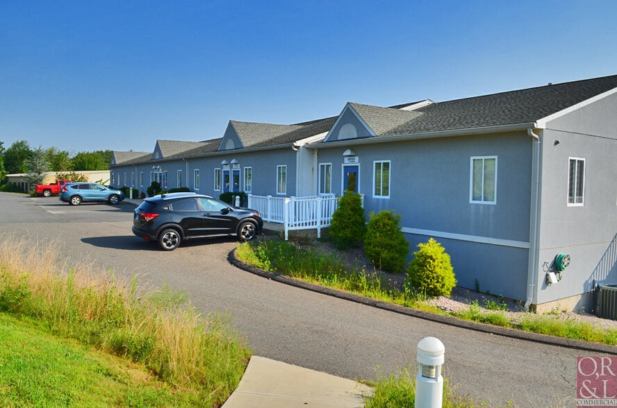 42 Ozick Dr, Durham, CT for lease - Building Photo - Image 2 of 5