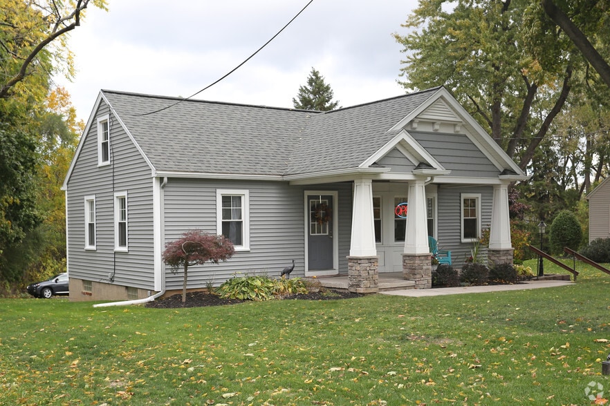 668 Ridge Rd, Webster, NY for sale - Primary Photo - Image 1 of 1