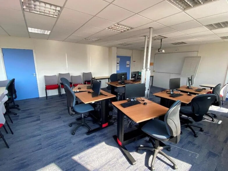 Office in Évry-Courcouronnes for lease - Interior Photo - Image 2 of 9