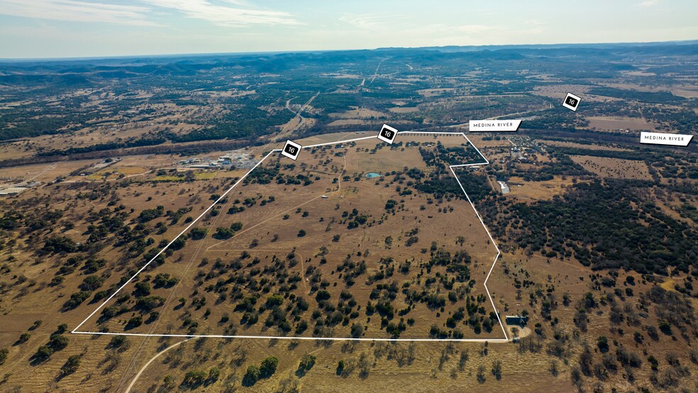 3672 State Highway 16 N, Bandera, TX for sale - Primary Photo - Image 1 of 1