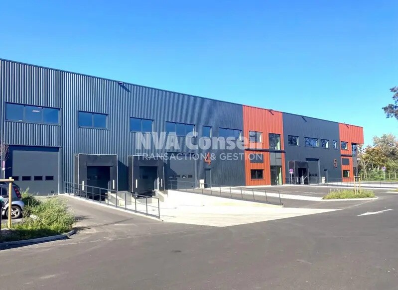 Industrial in SAINT-OUEN-L'AUMONE for lease Building Photo- Image 1 of 20