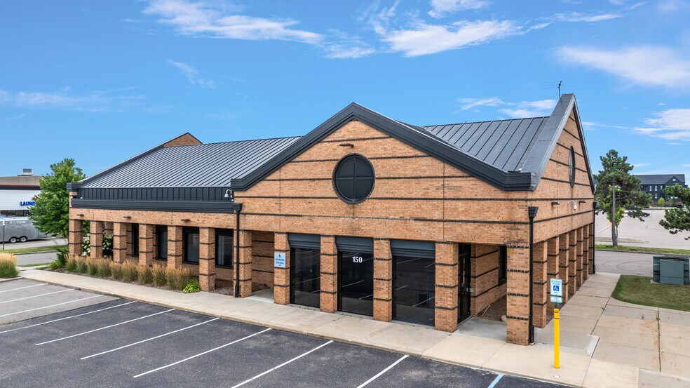 150 E Maple Rd, Troy, MI for sale - Primary Photo - Image 1 of 1