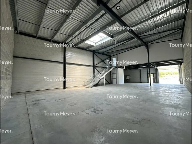 Flex in Saint-Herblain for lease - Interior Photo - Image 2 of 5