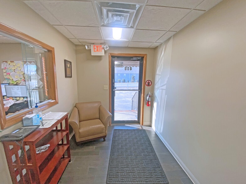 449 E Suber Rd, Greer, SC for lease - Interior Photo - Image 3 of 12