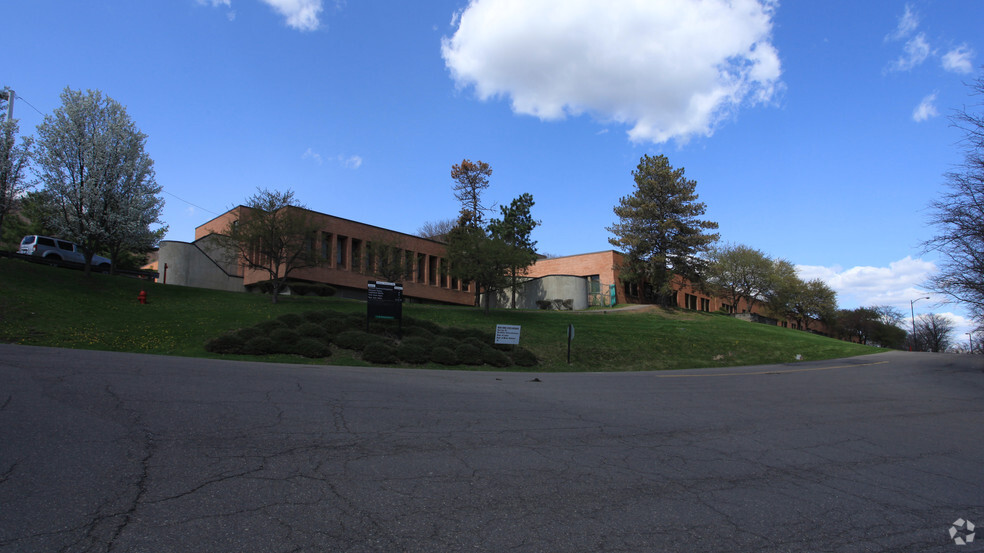 1010 Perimeter Rd W, Endicott, NY for lease - Building Photo - Image 2 of 4