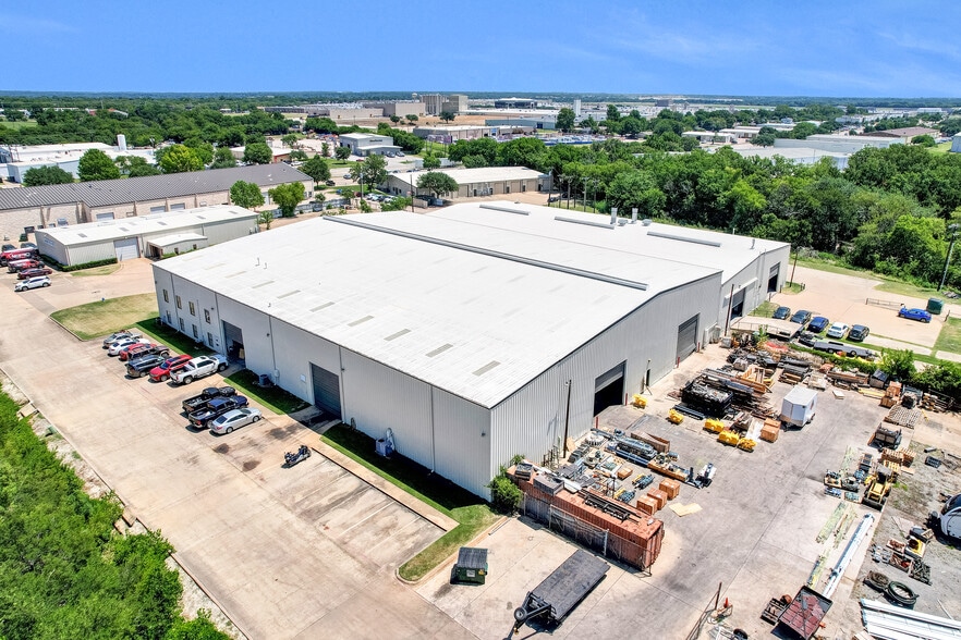 190 Industrial Blvd, McKinney, TX for lease - Building Photo - Image 3 of 9