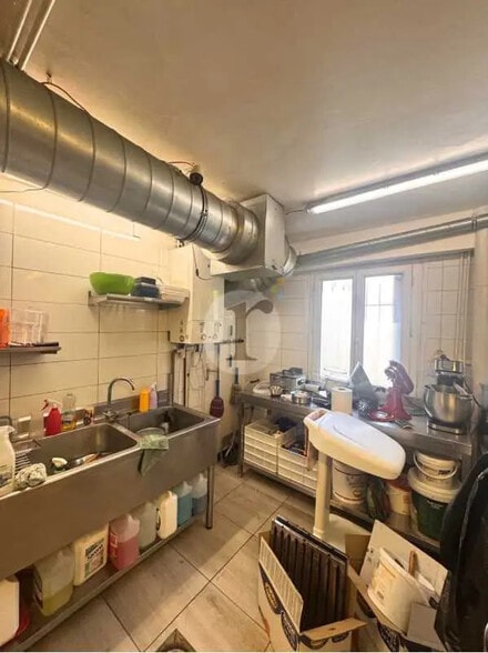 Retail in Lille for lease - Interior Photo - Image 3 of 6