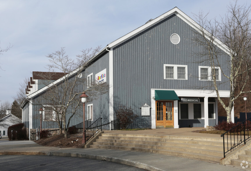 100 Clock Tower Commons, Brewster, NY for sale - Primary Photo - Image 1 of 4