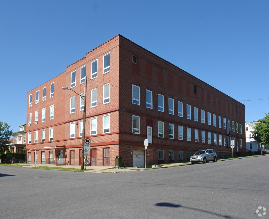 151 S Hickory St, Mount Carmel, PA 17851