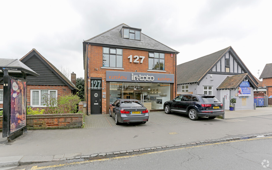 127 High Rd, Loughton for lease - Primary Photo - Image 1 of 2