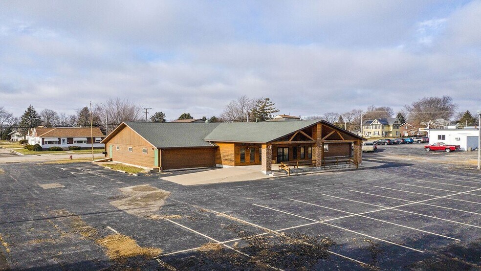 610 S Division Ave, Polo, IL for sale - Primary Photo - Image 1 of 1