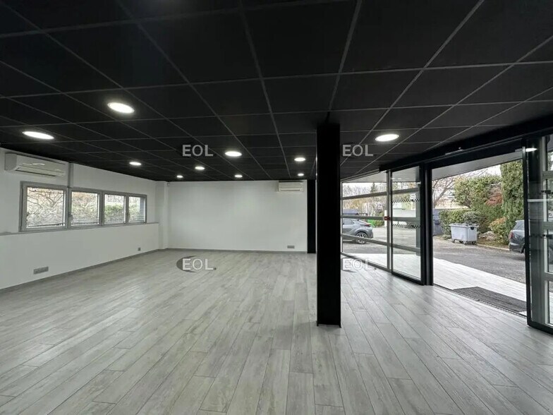 Flex in Les Pennes-Mirabeau for sale - Interior Photo - Image 2 of 8