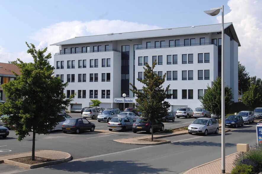 70 Rue Des Chantiers Du Beaujolais, Limas for sale - Building Photo - Image 1 of 2