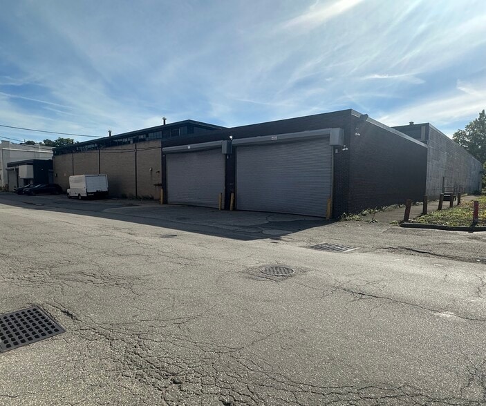 2043 83rd St, North Bergen, NJ for lease - Building Photo - Image 2 of 3