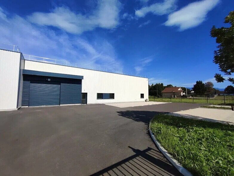 Flex in Granieu for sale - Building Photo - Image 2 of 11