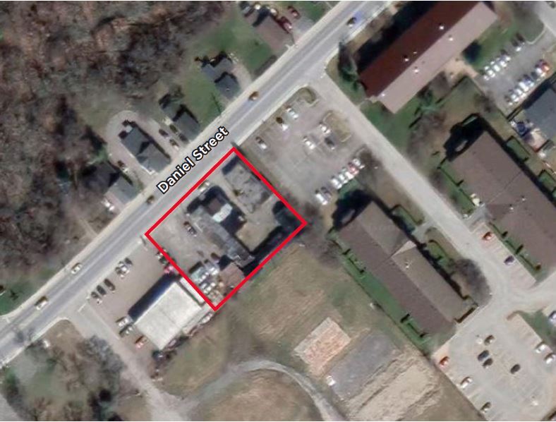 140 Daniel St S, Arnprior, ON K7S 2L7