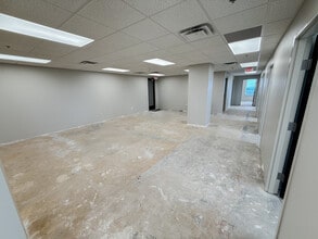 5050 Poplar Ave, Memphis, TN for lease Interior Photo- Image 1 of 8
