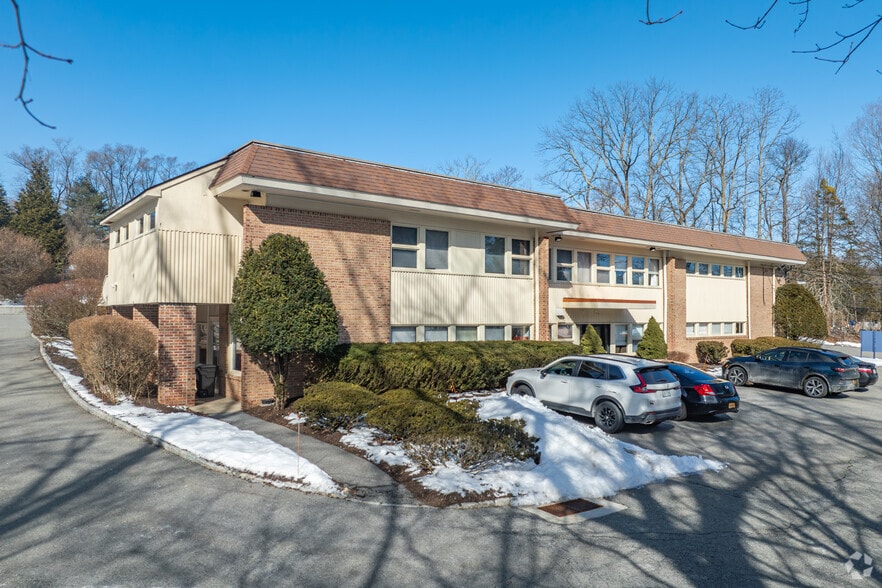 1983 Crompond Rd, Cortlandt Manor, NY for sale - Primary Photo - Image 1 of 1