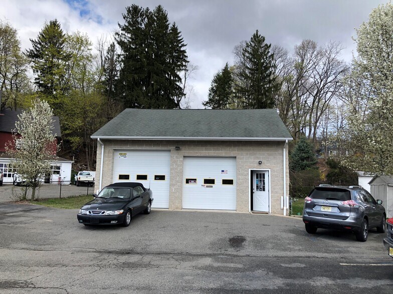 172 Hamburg Tpke, Bloomingdale, NJ 07403