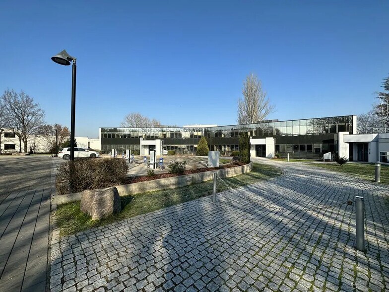 Office in Eckbolsheim for lease - Building Photo - Image 1 of 6