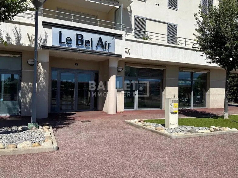 Retail in Antibes for lease - Building Photo - Image 3 of 14