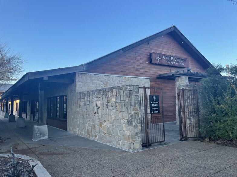 1427-1435 N Highway 67, Cedar Hill, TX for lease - Building Photo - Image 1 of 19