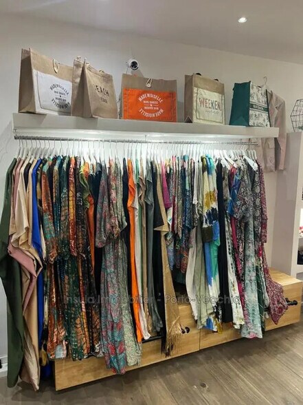 Retail in Porto-Vecchio for lease - Interior Photo - Image 3 of 6